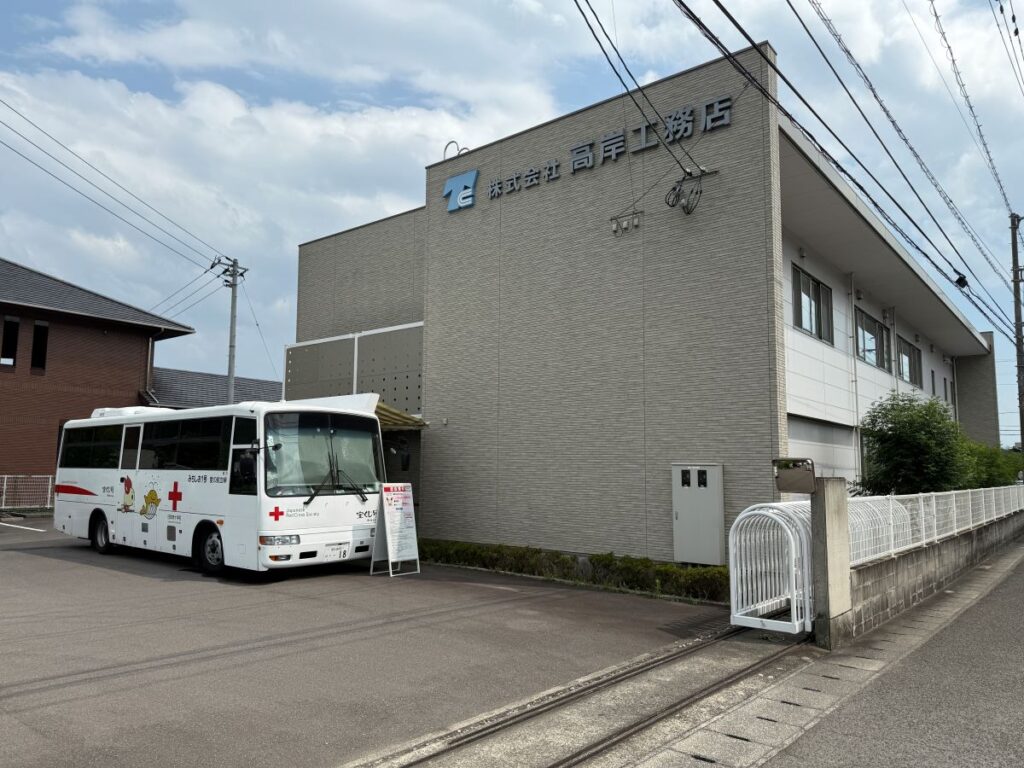 令和7年7月16日　献血バスがやって来ました。